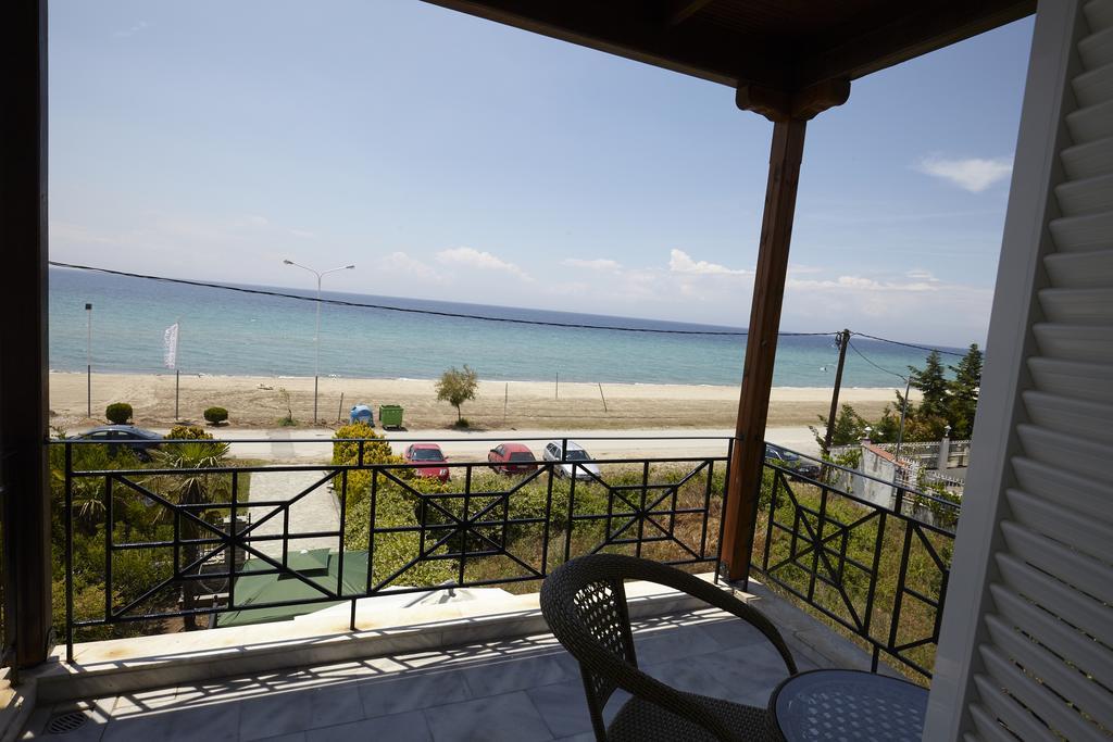 Nea Kallikrateia Beach Front Villa מראה חיצוני תמונה