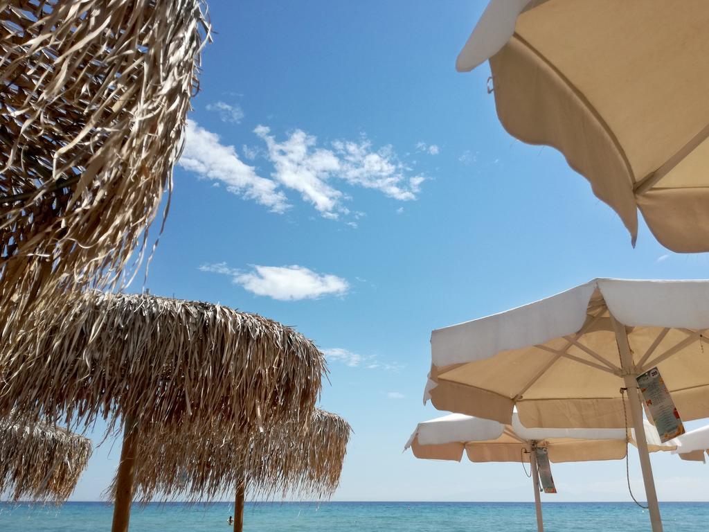 Nea Kallikrateia Beach Front Villa מראה חיצוני תמונה