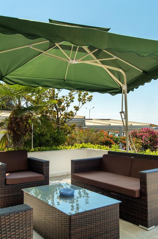 Nea Kallikrateia Beach Front Villa מראה חיצוני תמונה