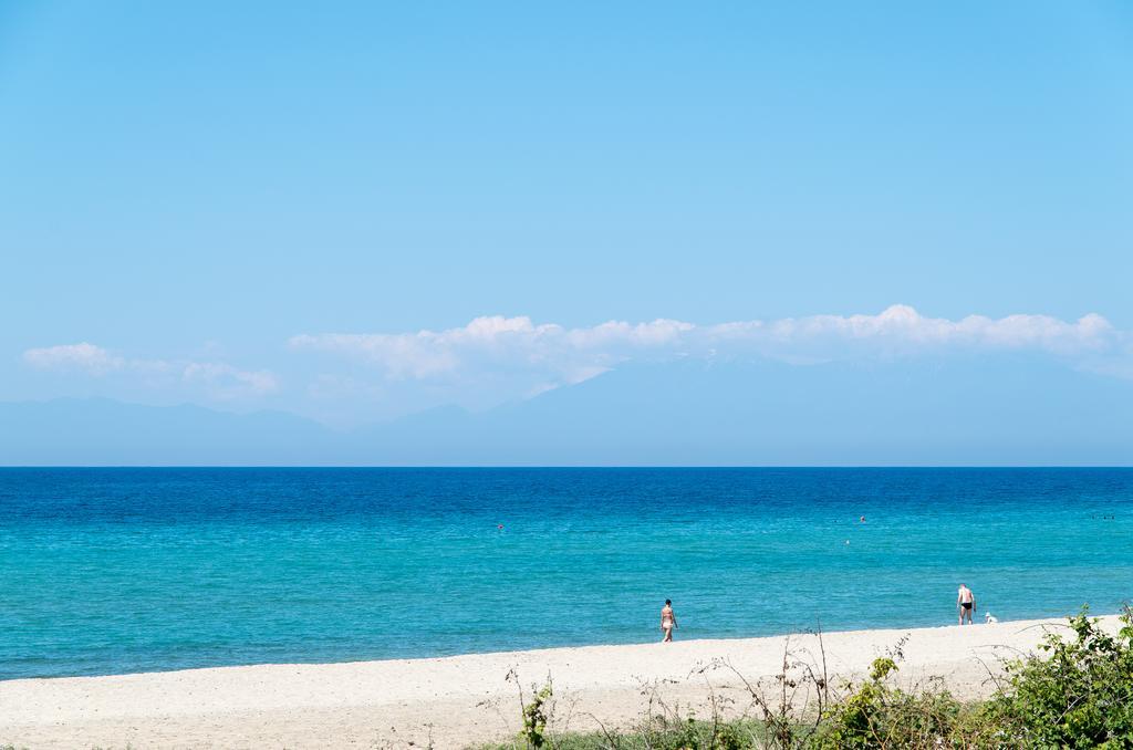 Nea Kallikrateia Beach Front Villa מראה חיצוני תמונה